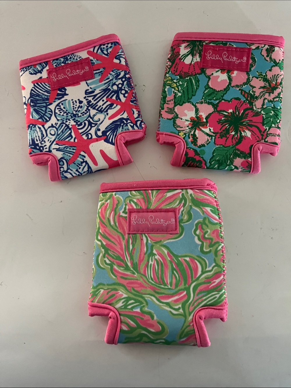 Lilly Pulitzer Bright Pink Trim Neoprene Can Cooler Set - Tropical Prints